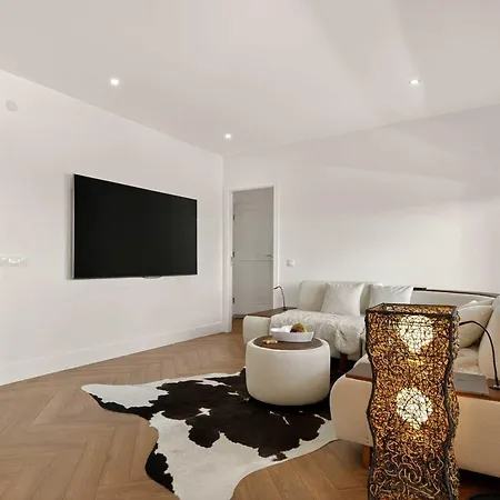 Апартамент Cozy Sea View - Pool, Gym & Parking *