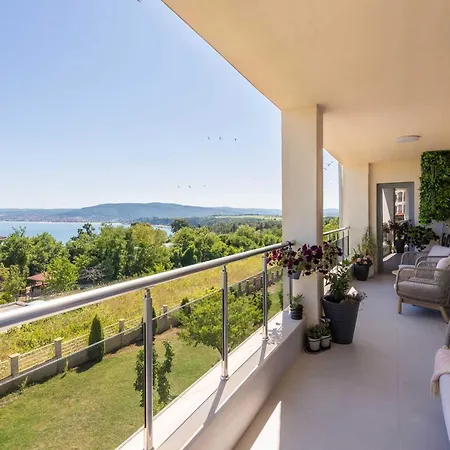 Cozy Sea View - Pool, Gym & Parking